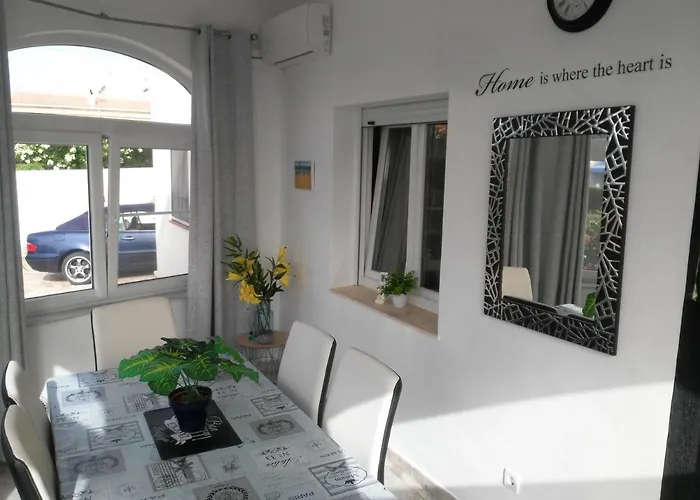 Dos-lagos Villa *