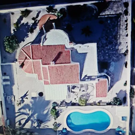 Dos-lagos Villa