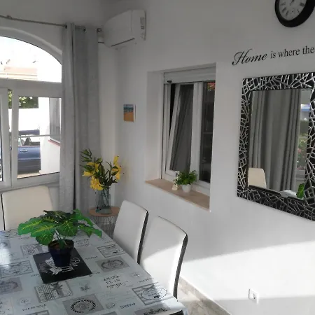Dos-lagos Villa *