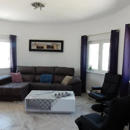 Dos-lagos Villa *
